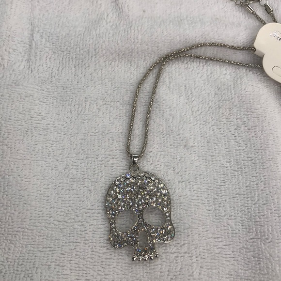 Rhinestone Skull Necklace w Silver Chain - Picture 3 of 5
